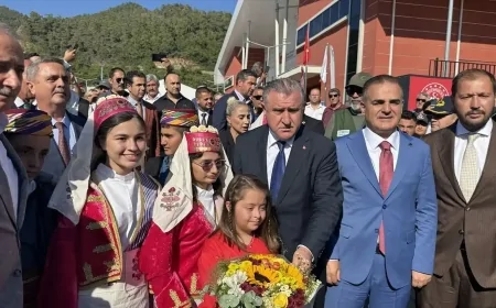 Bakan Bak, Marmaris Spor Kompleksi'nin açılış töreninde konuştu