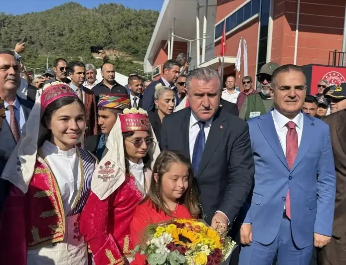 Bakan Bak, Marmaris Spor Kompleksi'nin açılış töreninde konuştu