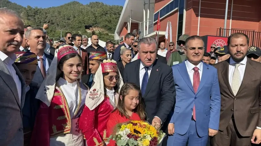 Bakan Bak, Marmaris Spor Kompleksi'nin açılış töreninde konuştu